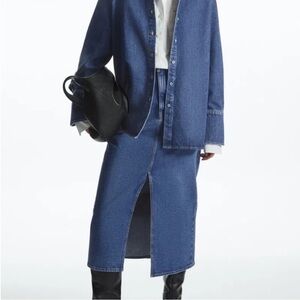 COS Front Slit Women's Blue Denim Skirt Size 6.